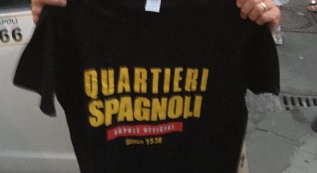 Napoli, Mertens e Fabian ricevono la maglietta dei Quartieri Spagnoli