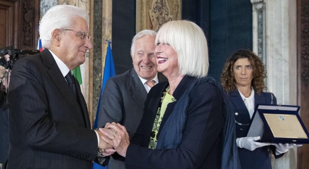 Il presidente Mattarella con Loretta Goggi ambasciatrice della Ricerca Airc