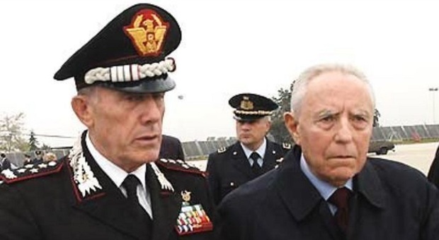 Il generale Guido Bellini (a sinistra) con l'ex presidente della Repubblica Carlo Azeglio Ciampi