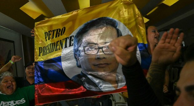 Petro neopresidente della Colombia «cittadino irpino» invitato dal sindaco