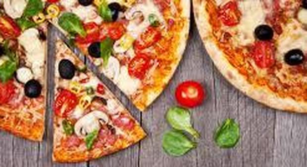 PizzaUnesco 2017: vince la «pizza doppia». Calabrese: «Senza farinacei 8 anni in meno» |Video