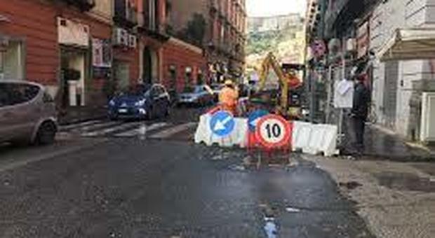 Napoli, scontro nell'area cantiere del corso Vittorio Emanuele: grave motociclista