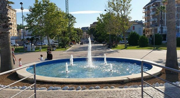 Porto Sant’Elpidio cambia colore e va dal Blu al Giallo: sua la Bandiera del turismo in bici