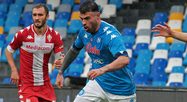 Andrea Petagna attaccante del Napoli in azione contro la Fiorentina