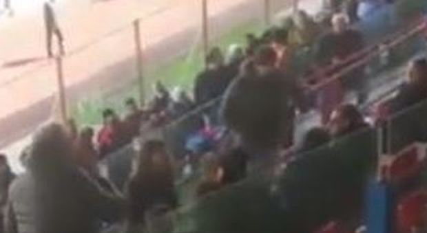 Casertana-Lecce ad alta tensione: scontri tra ultrà davanti allo stadio