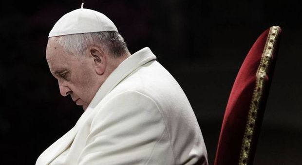 Papa Francesco, veglia di Pasqua in Vaticano: «Non abbiate paura»