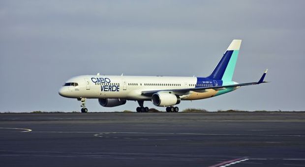 Cabo Verde Airlines, al Nelson Mandela di Praia il primo Boeing 757-200 con nuova livrea
