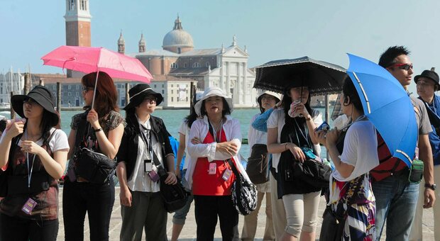 Venezia, cambiano le regole per i turisti in gruppo con guida