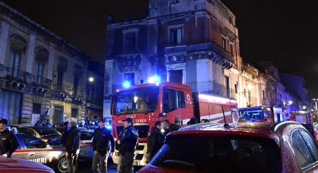 Catania, esplode un palazzo: tre morti, 2 sono vigili del fuoco