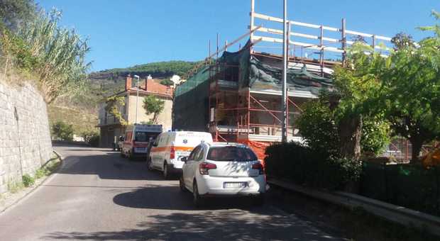Precipita e muore mentre ristruttura un tetto: tragedia a Lenola