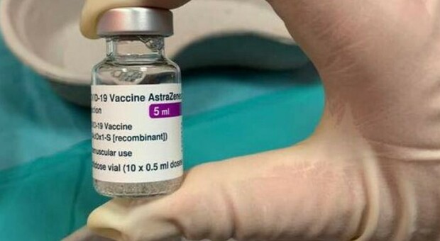 AstraZeneca, scoperto il "difetto" del vaccino inglese: casi di coaguli nel sangue in soggetti sani
