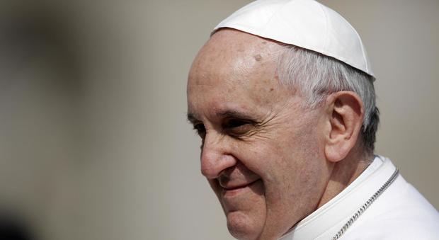 Papa Francesco torna sul gender: «Sconcertante cancellare differenze uomo-donna»