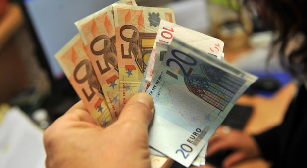 Limite al contante, a luglio scattano le multe per chi paga o incassa oltre i 2 mila euro
