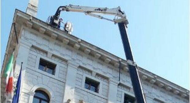 Padova, infiltrazioni dal tetto del municipio