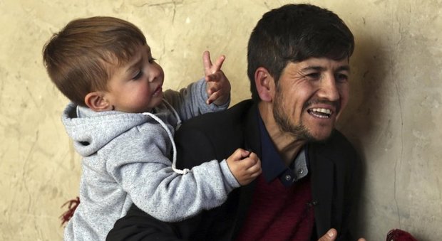 Afghanistan, battezza il figlio Donald Trump per portargli fortuna: è bufera