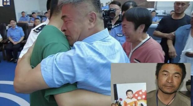 Papà riabbraccia figlio rapito 24 anni fa: ha percorso 500mila chilometri in moto cercandolo in tutta la Cina