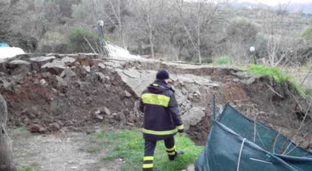 Maltempo in Calabria, crolla una palazzina: sfiorata la tragedia