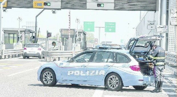INSEGUIMENTO Si è concluso a Padova con uno scontro e due agenti feriti l’inseguimento a un’auto cominciato a Marghera