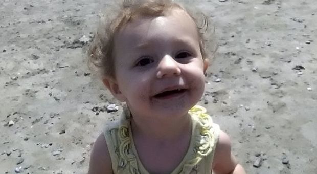Bimba di 2 anni uccisa dal patrigno: Eva dal 2017 aspetta ancora il funerale