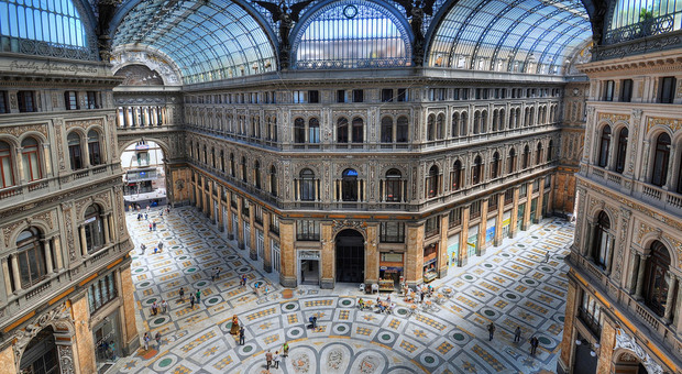 Galleria Umberto I di Napoli, il rilancio con editoria e food: due brand in campo