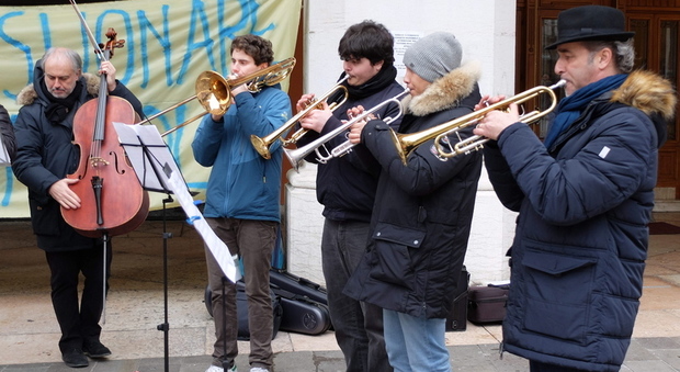 Musicisti in piazza, protesta dei Conservatori: «Penalizzati i talenti musicali»
