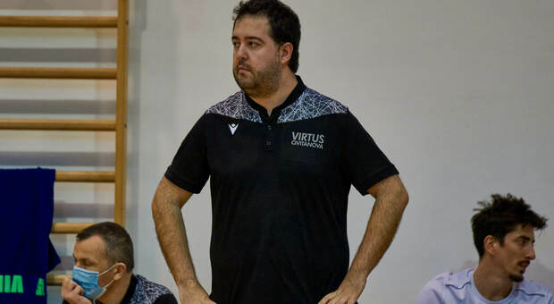 Coach Emanuele Mazzalupi, sollevato dall'incarico dalla Virtus Civitanova
