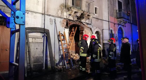 Esplosione a Catania, 3 morti: due erano vigili del fuoco. Due feriti, un altro pompiere sotto choc