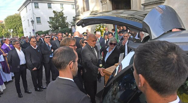 Alberto Rizzotto, i funerali dell'autista del bus di Mestre. L'omelia: «La vita può esserci tolta in un secondo»