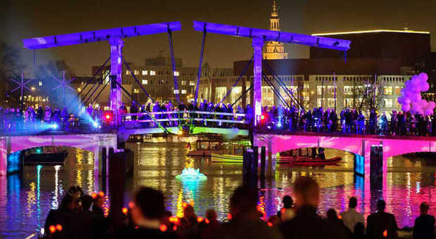 Un Festival di luci accende il Natale di Amsterdam