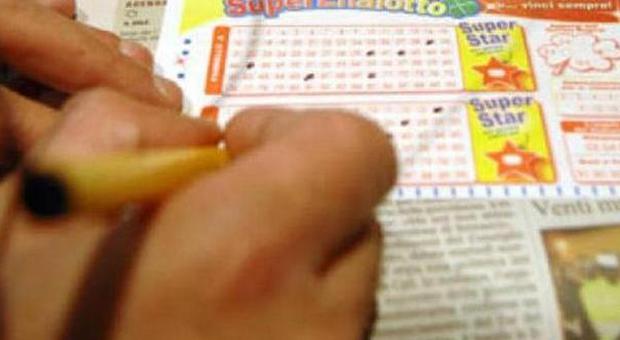 Dipendenti dal gioco, a Napoli la spesa per il Lotto è di 207 euro