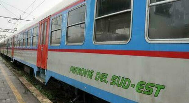 Trasporti, elettrificazione della linea ferroviaria fino a Leuca, la promessa dell'assessore: «Ecco i 50 milioni mancanti»