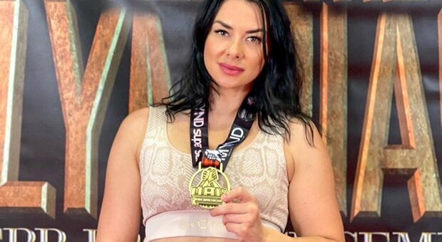 Irina Gladkaya, la campionessa di braccio di ferro che batte anche gli uomini: «Sì, è uno sport per donne»