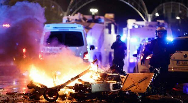 Il Belgio perde col Marocco, a Bruxelles è guerriglia: «Motorini e auto in fiamme». Scoppia il caos