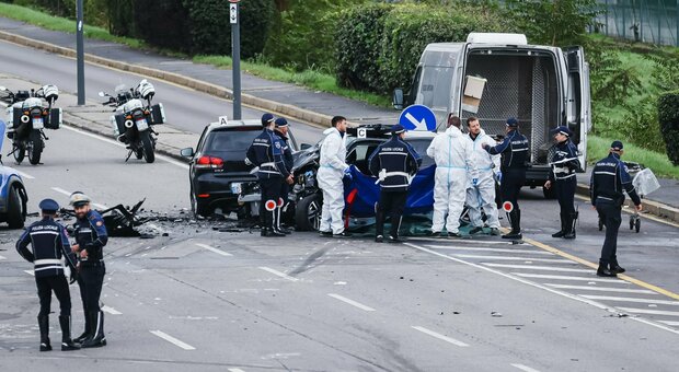 Incidente a Milano, schianto tra 3 auto sulla strada di Linate: morti due ragazzi di 24 e 26 anni