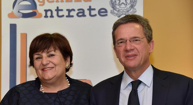 Rossella Orlandi, direttore dell'Agenzia delle Entrate, con il viceministro dell'Economia Luigi Casero