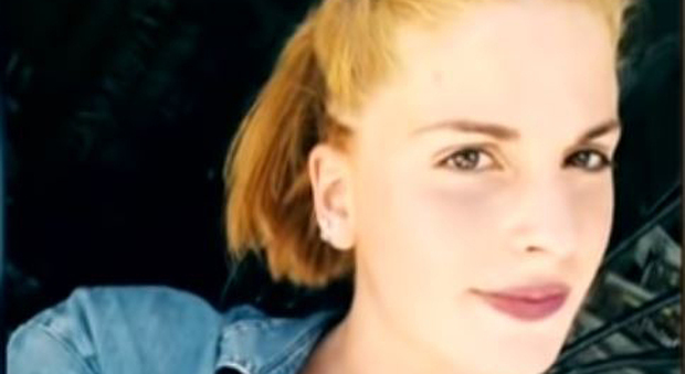 Giulia Di Sabatino morta giù dal ponte a 19 anni: il mistero dei selfie cancellati