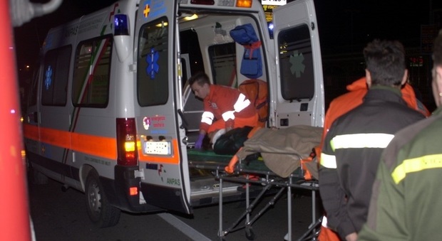 Folignano, l'auto si schianta contro il guardarail: 2 donne gravi all'ospedale