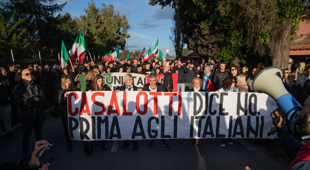 Roma, la 'talpa' di Casapound in Campidoglio: «Avverte sempre quando le case vanno agli stranieri»