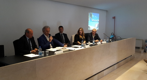 L'intervento del sindaco di Latina Damiano Coletta durante la conferenza stampa