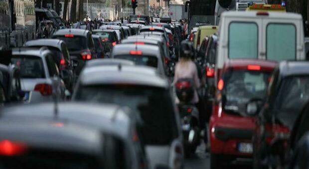 Roma, via Aurelia allagata: traffico in tilt in entrambi i sensi di marcia