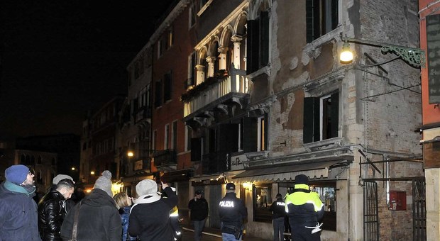 Venezia, il cuoco sbaglia il flambé e provoca un incendio nel ristorante