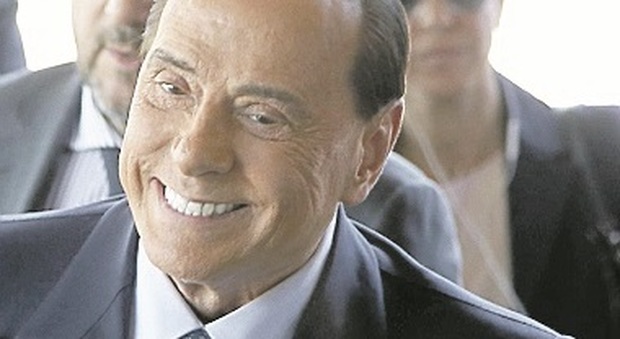 La proposta che scatena la polemica: «Lungomare delle Stelle a Silvio Berlusconi»