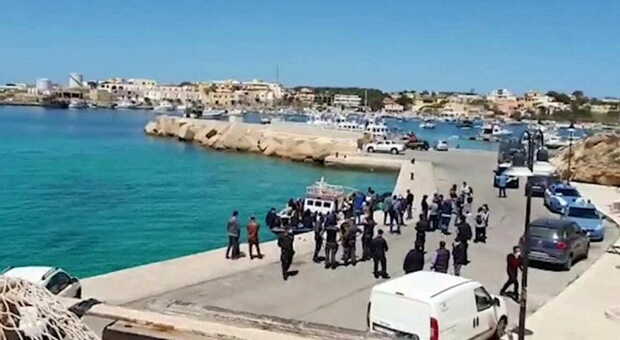 Uno scorcio del porto di Lampedusa