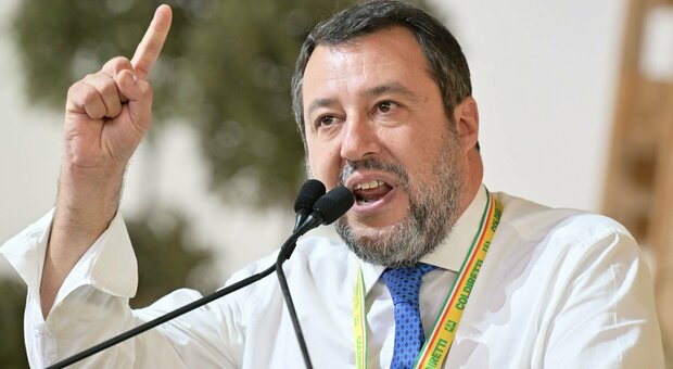 Salvini: «Jihadisti tra gli immigrati e i giudici liberano i violenti. Ora controlli sulle moschee»