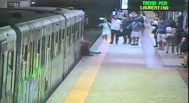Donna trascinata dalla metro: la perizia salva il macchinista