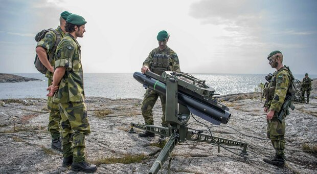 Nuove armi all'Ucraina, l'annuncio della Svezia. Stoccolma spedirà anche i missili antinave Robot 17