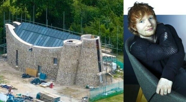 Ed Sheeran si è fatto costruire una cappella privata: all'interno c'è una navata centrale, una scala a chiocciola e una galleria