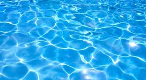 Bimbo di 5 anni muore annegato in piscina: "Non sapeva nuotare"