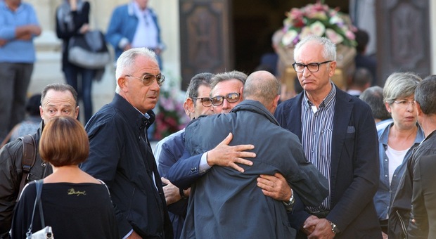 I funerali della professoressa Annamaria a San Cesario
