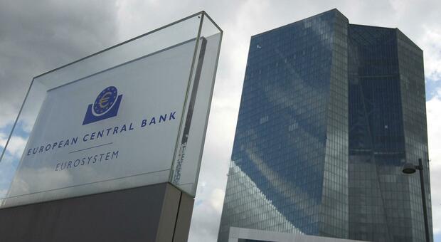 Mutui, cosa succede con il rialzo dei tassi della Bce: rincari della rata mensile fino a 50 euro. La sede della Bce a Francoforte
